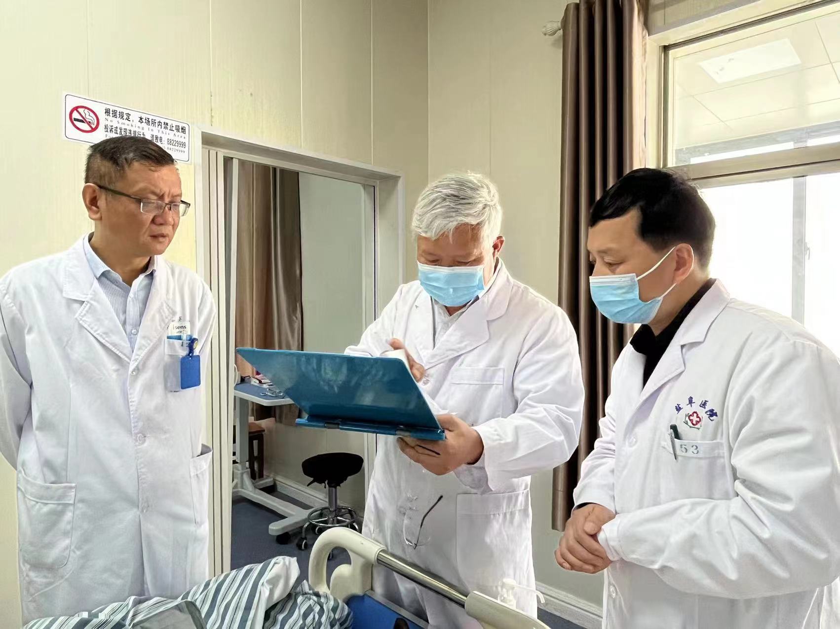 熱烈歡迎清華大學(xué)第一附屬醫(yī)院腎科主任盧方平教授來(lái)我院學(xué)術(shù)指導(dǎo)！